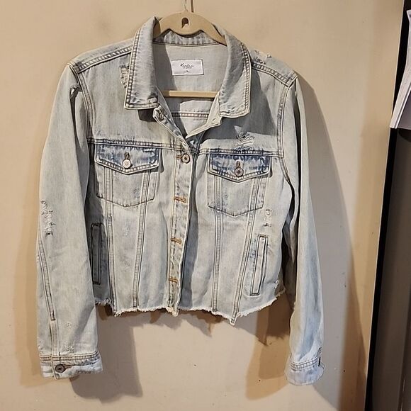 Kansan Distressed lightwash XL jean jacket - Picture 1 of 4